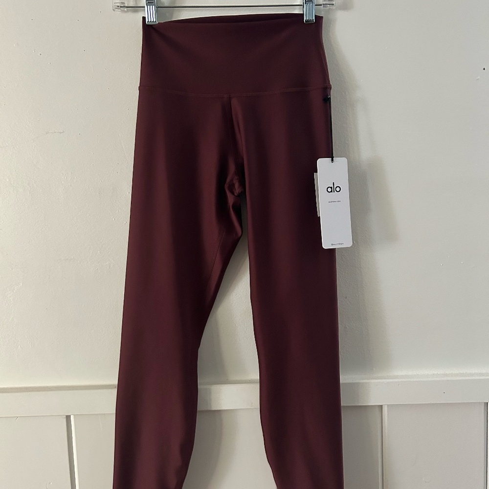 NWT- ALO YOGA High waist 7/8 legging- Cherry Cola, size S